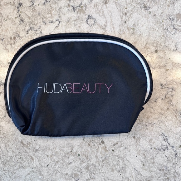 Huda Beauty Black small make- up bag - Picture 1 of 5
